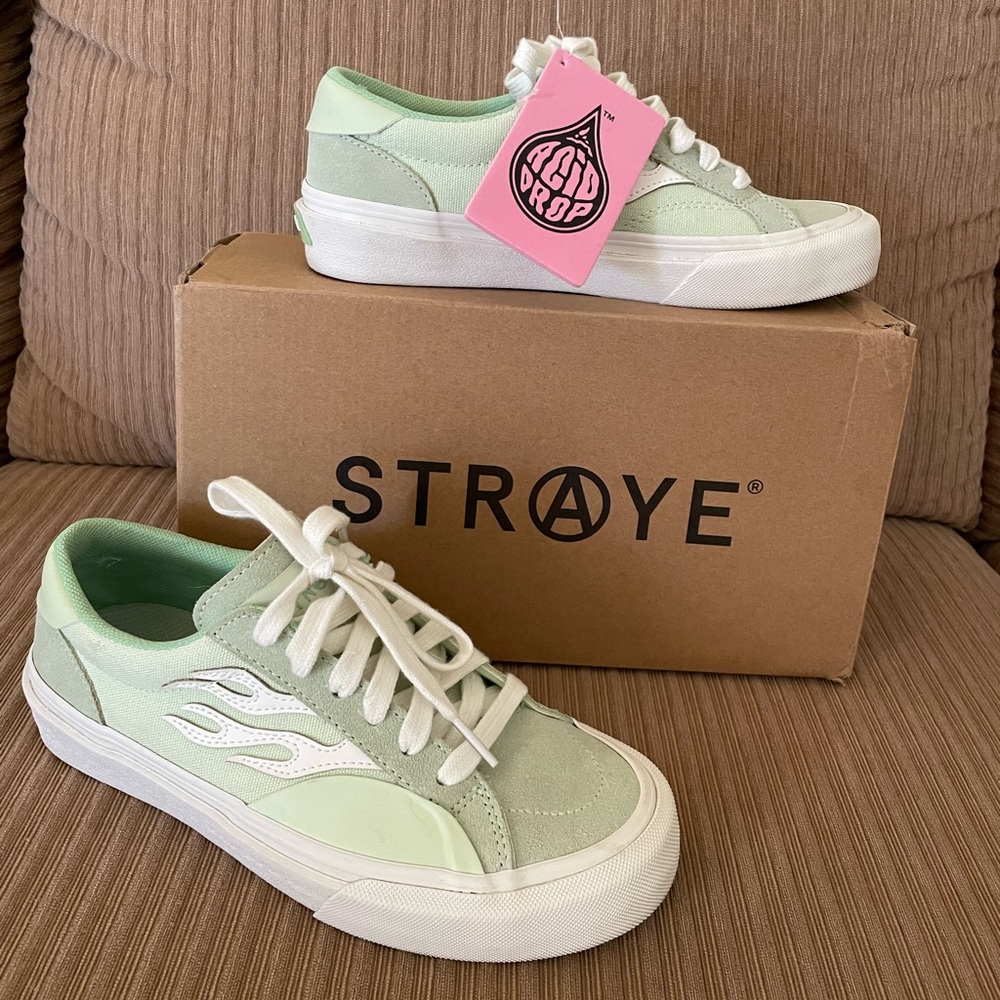 Straye- Logan- Mint